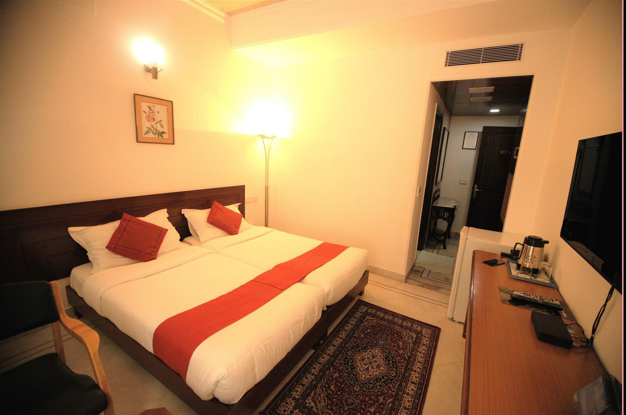 Hotel Palm Greens New Delhi Eksteriør billede