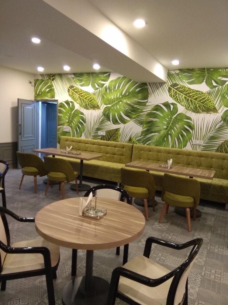Hotel Palm Greens New Delhi Eksteriør billede