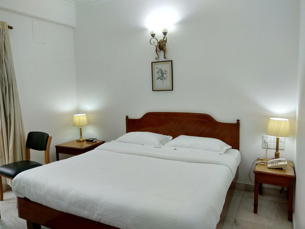 Hotel Palm Greens New Delhi Eksteriør billede