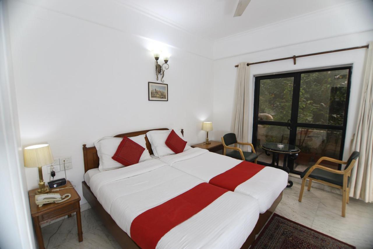 Hotel Palm Greens New Delhi Eksteriør billede