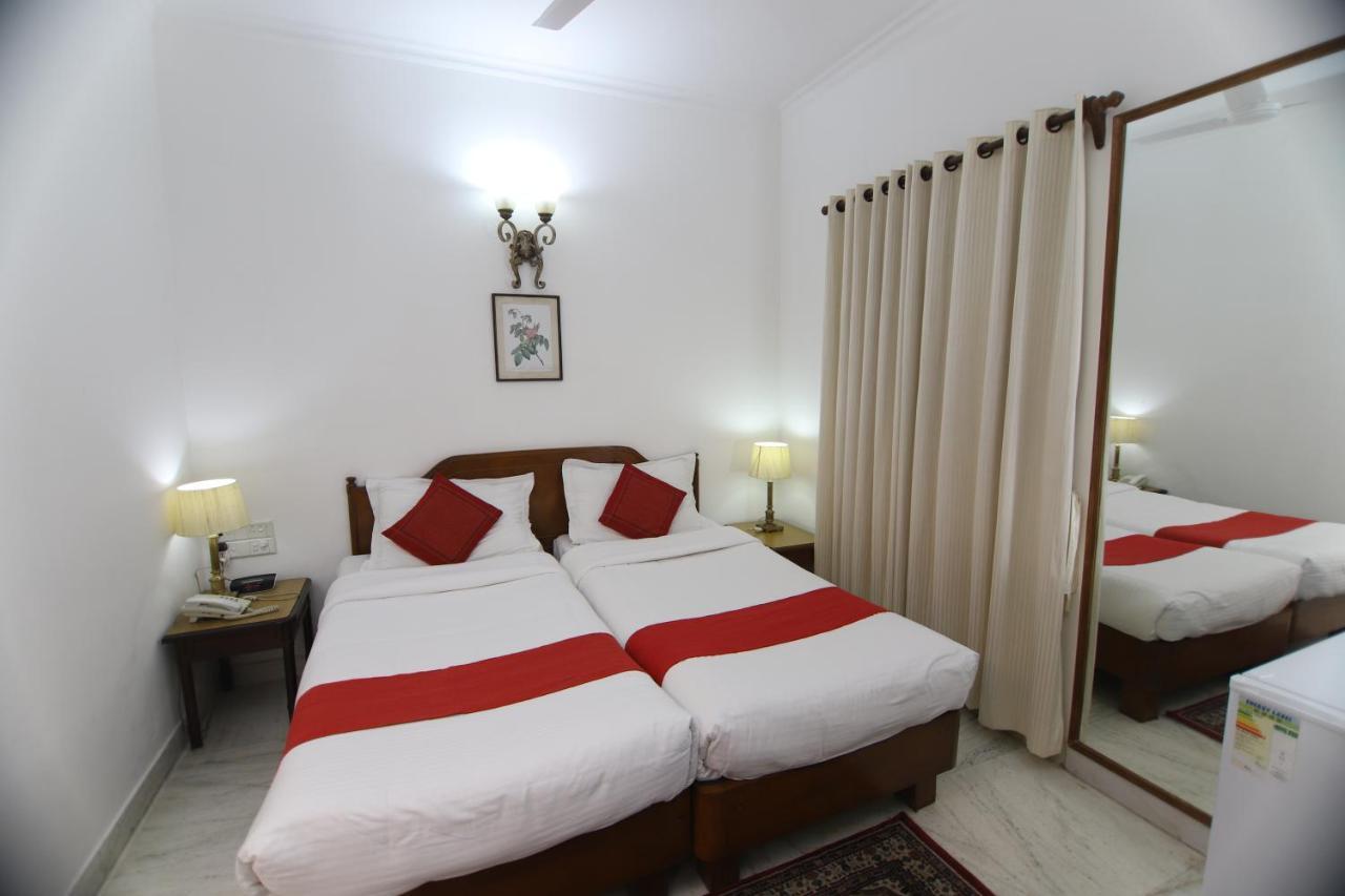 Hotel Palm Greens New Delhi Eksteriør billede