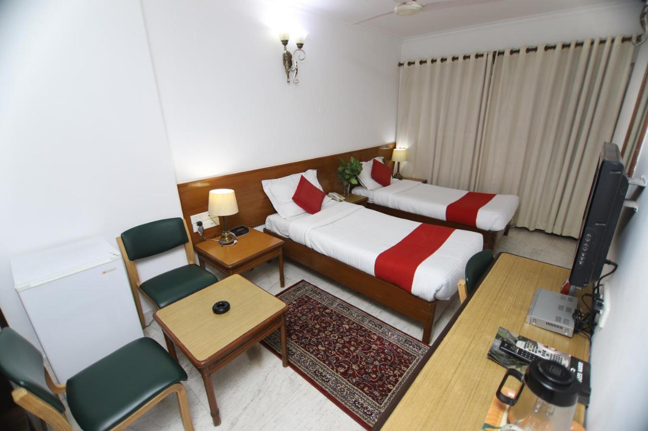 Hotel Palm Greens New Delhi Eksteriør billede