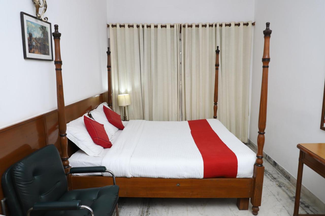 Hotel Palm Greens New Delhi Eksteriør billede
