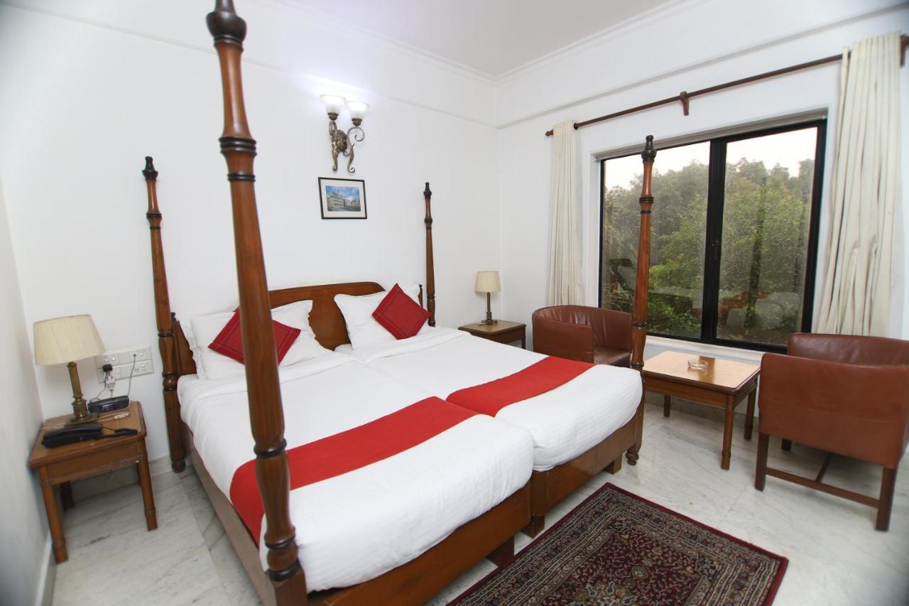 Hotel Palm Greens New Delhi Eksteriør billede