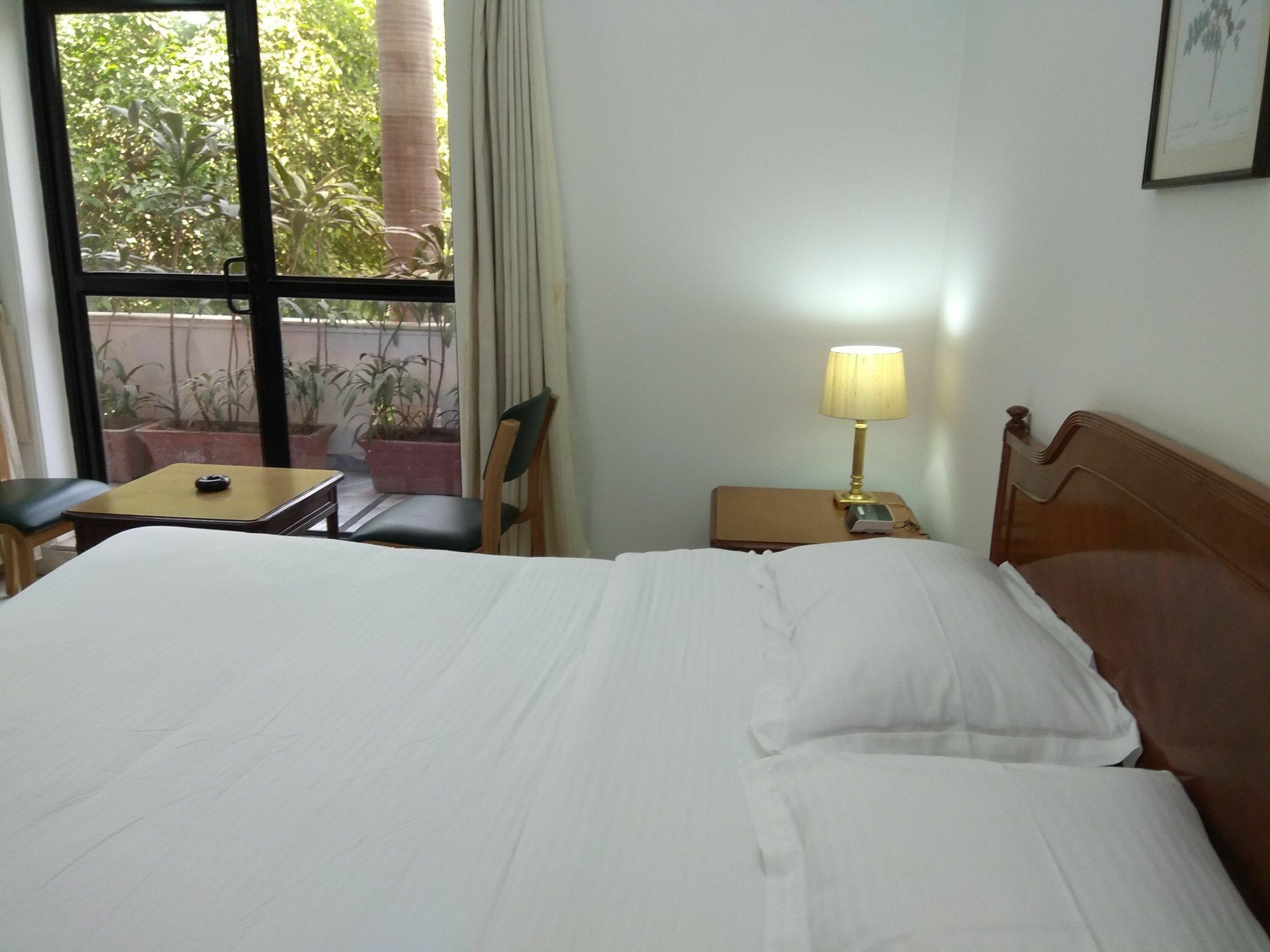 Hotel Palm Greens New Delhi Eksteriør billede